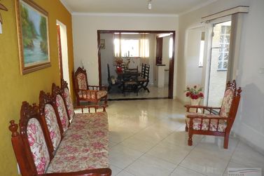 Casa &agrave; venda - 200m&sup2; - Centro