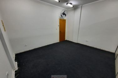 Sal&atilde;o Comercial para alugar - 30m&sup2; - Centro