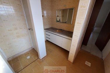 Casa para alugar - 444m&sup2; - Centro
