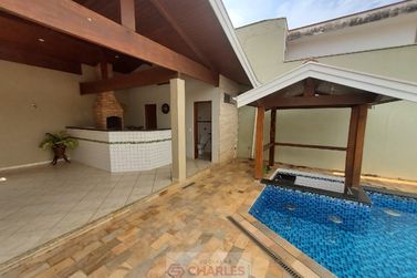 Casa &agrave; venda - 141m&sup2; - Centro