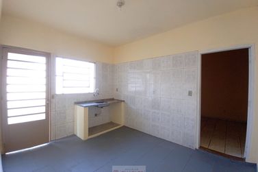 Casa para alugar - 70m&sup2; - Centro