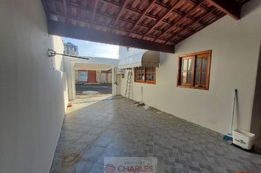 Casa para alugar - 200m&sup2; - Centro