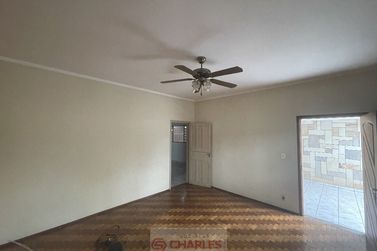 Casa &agrave; venda - 10m&sup2; - Centro