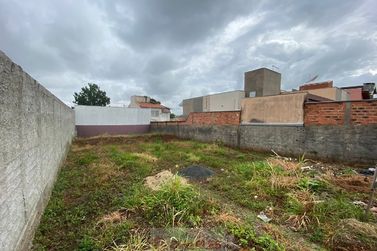Terreno &agrave; venda - 10m&sup2; - Centro
