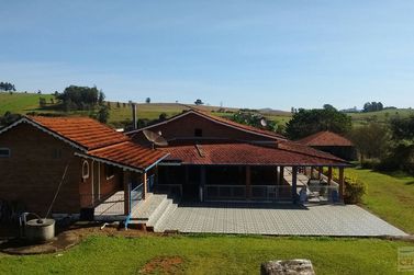 S&iacute;tio &agrave; venda - 652m&sup2; - Centro