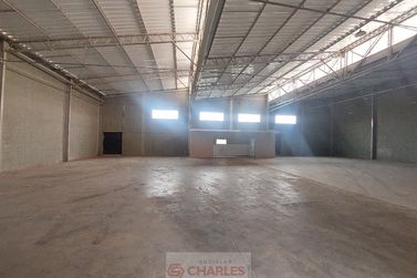 Sal&atilde;o Comercial &agrave; venda - 645m&sup2; - Centro