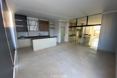 Casa &agrave; venda - 230m&sup2; - Centro