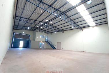 Sal&atilde;o Comercial para alugar - 300m&sup2; - Centro