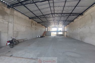 Sal&atilde;o Comercial para alugar - 376m&sup2; - Centro