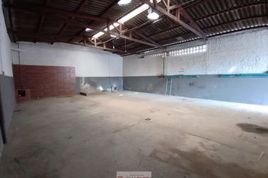 Sal&atilde;o Comercial para alugar - 190m&sup2; - Centro