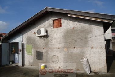 Casa &agrave; venda - 70m&sup2; - Centro