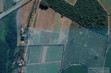 S&iacute;tio &agrave; venda - 10m&sup2; - Centro
