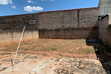 Casa &agrave; venda - 100m&sup2; - Centro