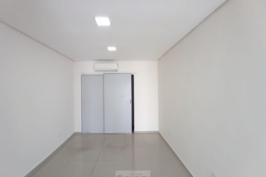 Sal&atilde;o Comercial para alugar - 35m&sup2; - Centro