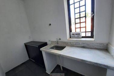 Sal&atilde;o Comercial para alugar - 10m&sup2; - Centro