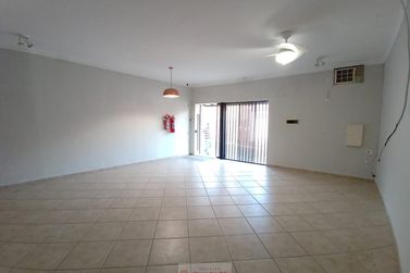 Sal&atilde;o Comercial para alugar - 70m&sup2; - Centro