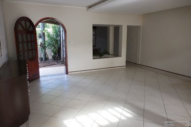 Casa &agrave; venda - 309m&sup2; - Centro