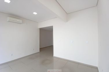 Sal&atilde;o Comercial para alugar - 35m&sup2; - Centro