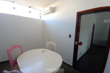 Casa para alugar - 360m&sup2; - Centro