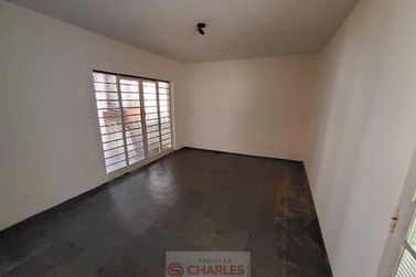 Casa para alugar - 444m&sup2; - Centro