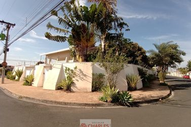 Casa &agrave; venda - 600m&sup2; - Centro