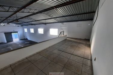 Sal&atilde;o Comercial para alugar - 194m&sup2; - Centro