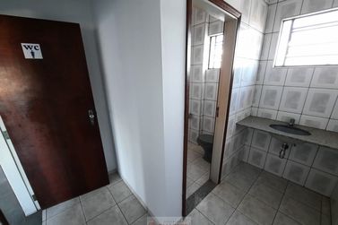 Sal&atilde;o Comercial para alugar - 100m&sup2; - Centro
