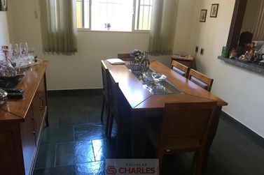 Casa &agrave; venda - 256m&sup2; - Centro