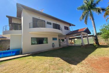 Casa &agrave; venda - 325m&sup2; - Centro