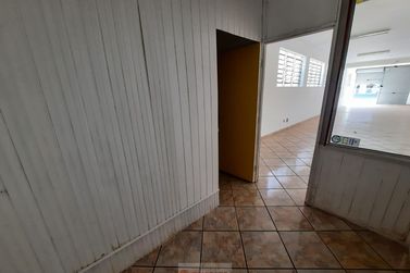 Sal&atilde;o Comercial para alugar - 200m&sup2; - Centro
