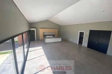 Casa &agrave; venda - 300m&sup2; - Centro