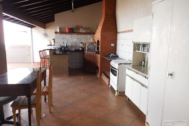Casa &agrave; venda - 200m&sup2; - Centro