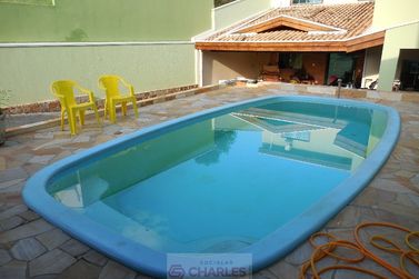 Casa &agrave; venda - 250m&sup2; - Centro