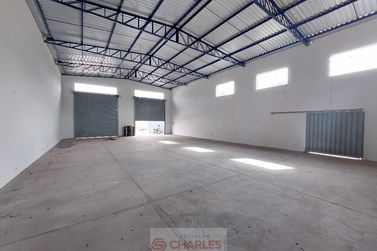 Sal&atilde;o Comercial para alugar - 300m&sup2; - Centro