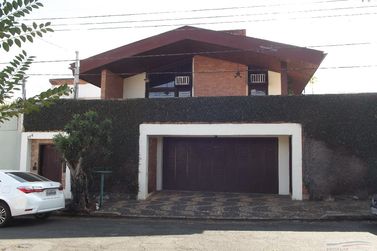 Casa &agrave; venda - 376m&sup2; - Centro