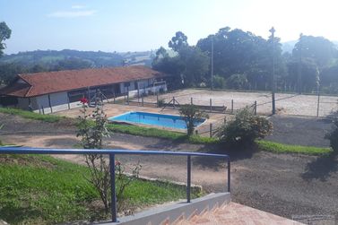S&iacute;tio &agrave; venda - 700m&sup2; - Centro