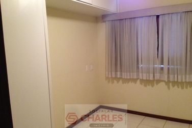 Casa &agrave; venda - 800m&sup2; - Centro