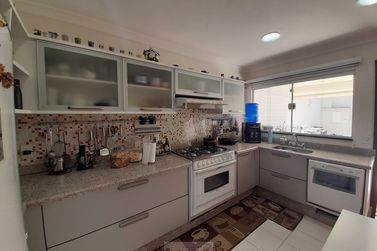Casa &agrave; venda - 326m&sup2; - Centro