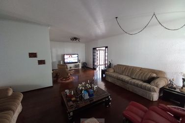 Casa &agrave; venda - 431m&sup2; - Centro
