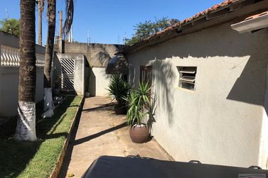 S&iacute;tio &agrave; venda - 600m&sup2; - Centro