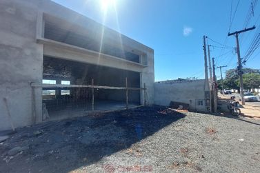 Sal&atilde;o Comercial para alugar - 376m&sup2; - Centro