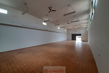 Sal&atilde;o Comercial &agrave; venda - 228m&sup2; - Centro