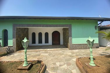 Casa &agrave; venda - 293m&sup2; - Centro