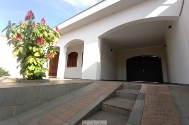 Casa &agrave; venda - 256m&sup2; - Centro