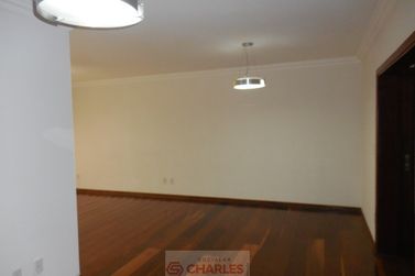 Apartamento &agrave; venda - 180m&sup2; - Centro