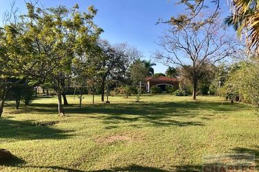 S&iacute;tio &agrave; venda - 600m&sup2; - Centro