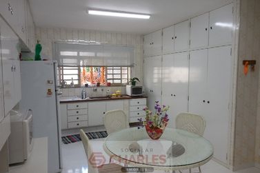 Casa &agrave; venda - 313m&sup2; - Centro