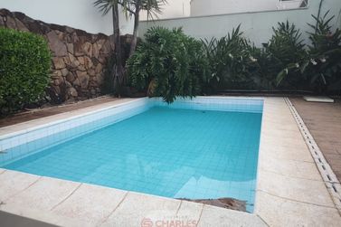 Casa &agrave; venda - 414m&sup2; - Centro
