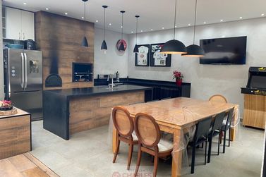 Casa &agrave; venda - 224m&sup2; - Centro