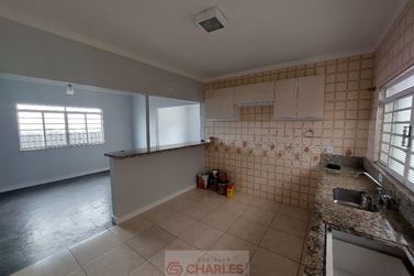 Casa para alugar - 173m&sup2; - Centro